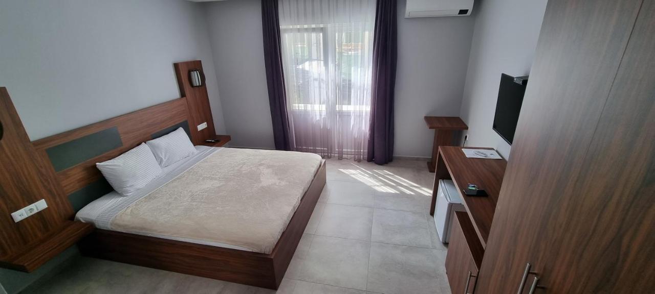 Hotel Centrum Mitrovica Bagian luar foto